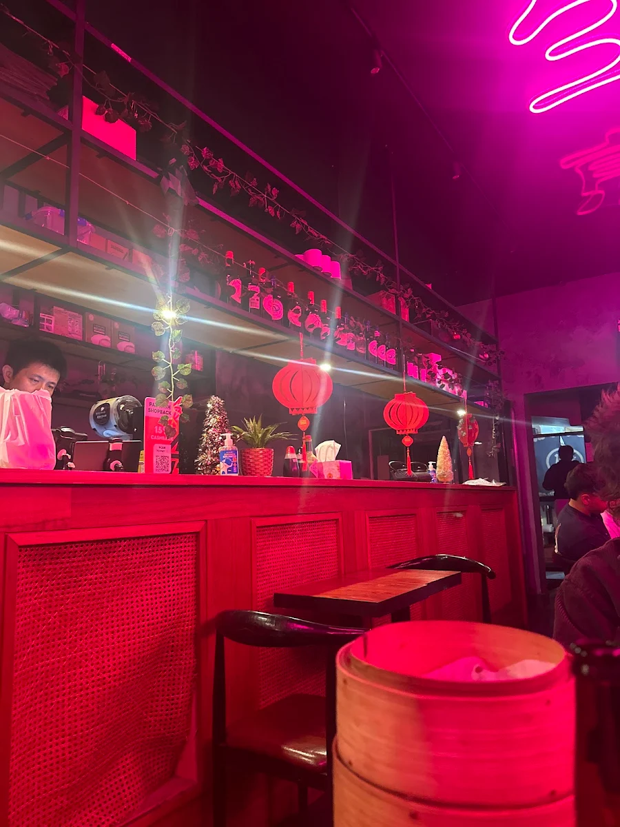 Vibe, Yang's Dumpling bar