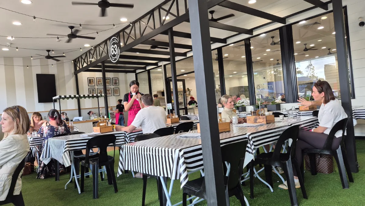 Vibe, Cafe 63 Loganholme
