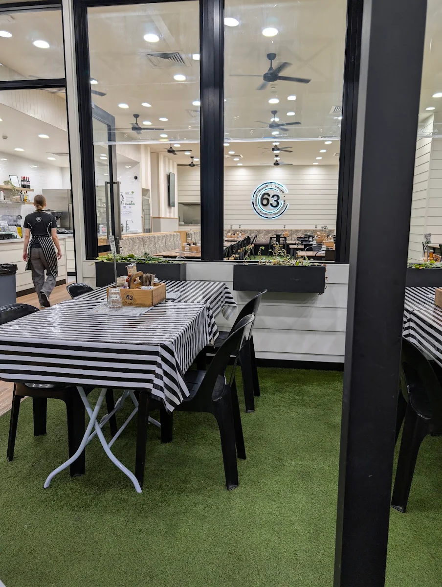 Vibe, Cafe 63 Loganholme