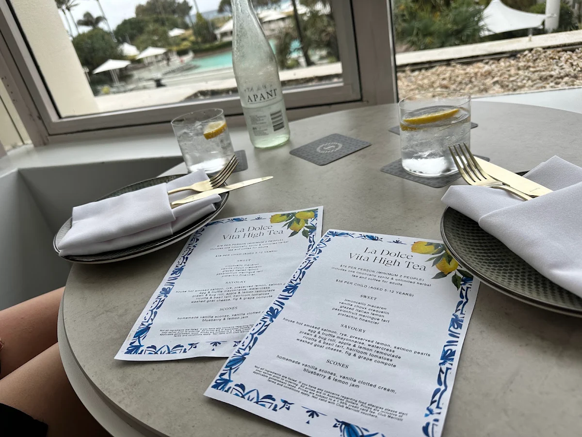 Menu, Pearls Bar