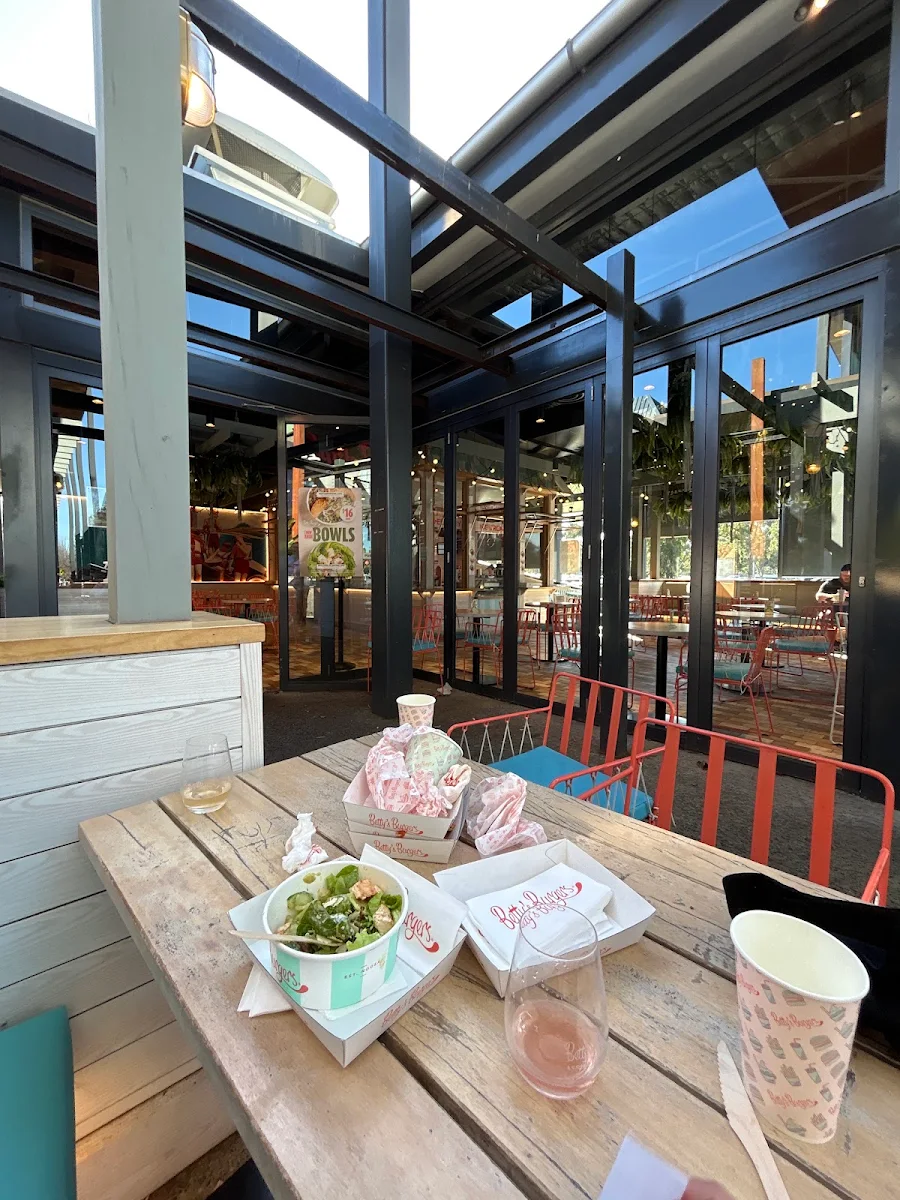 Vibe, Betty's Burgers