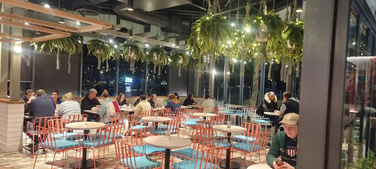 Vibe, Betty's Burgers