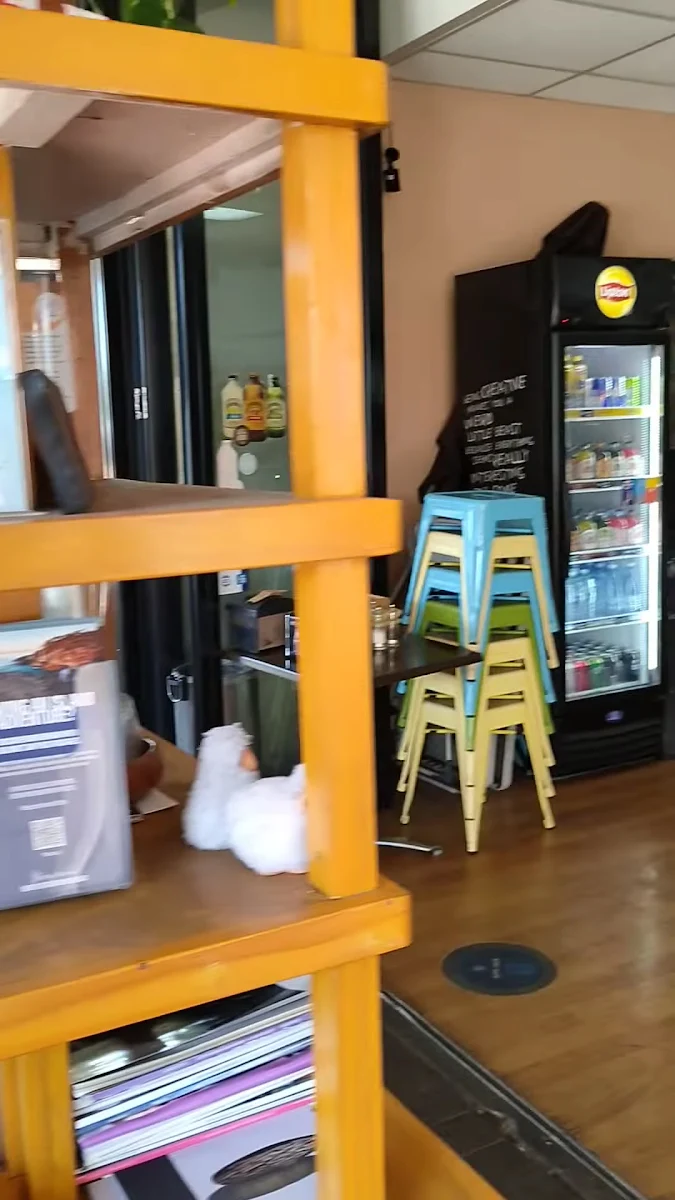 Vibe, Bay Breeze Cafe