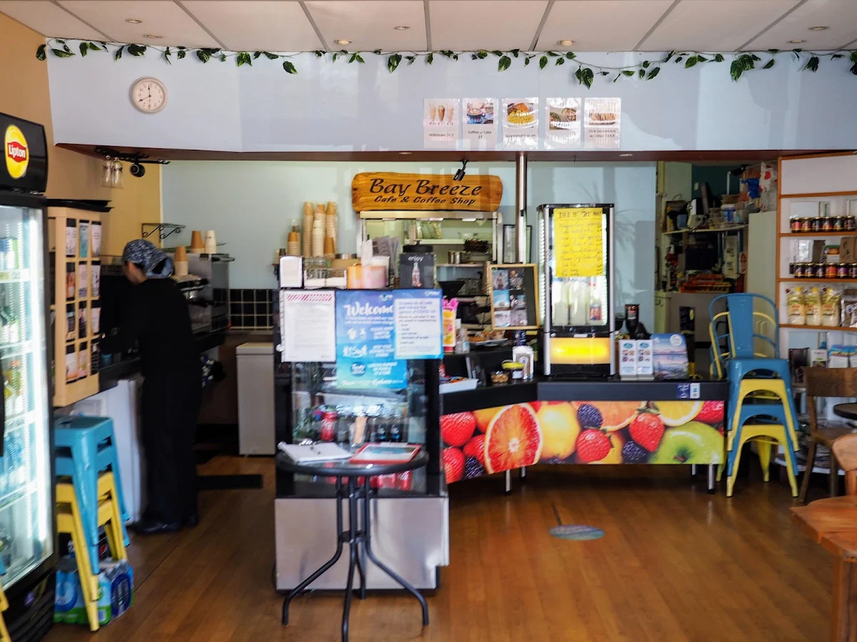 Vibe, Bay Breeze Cafe