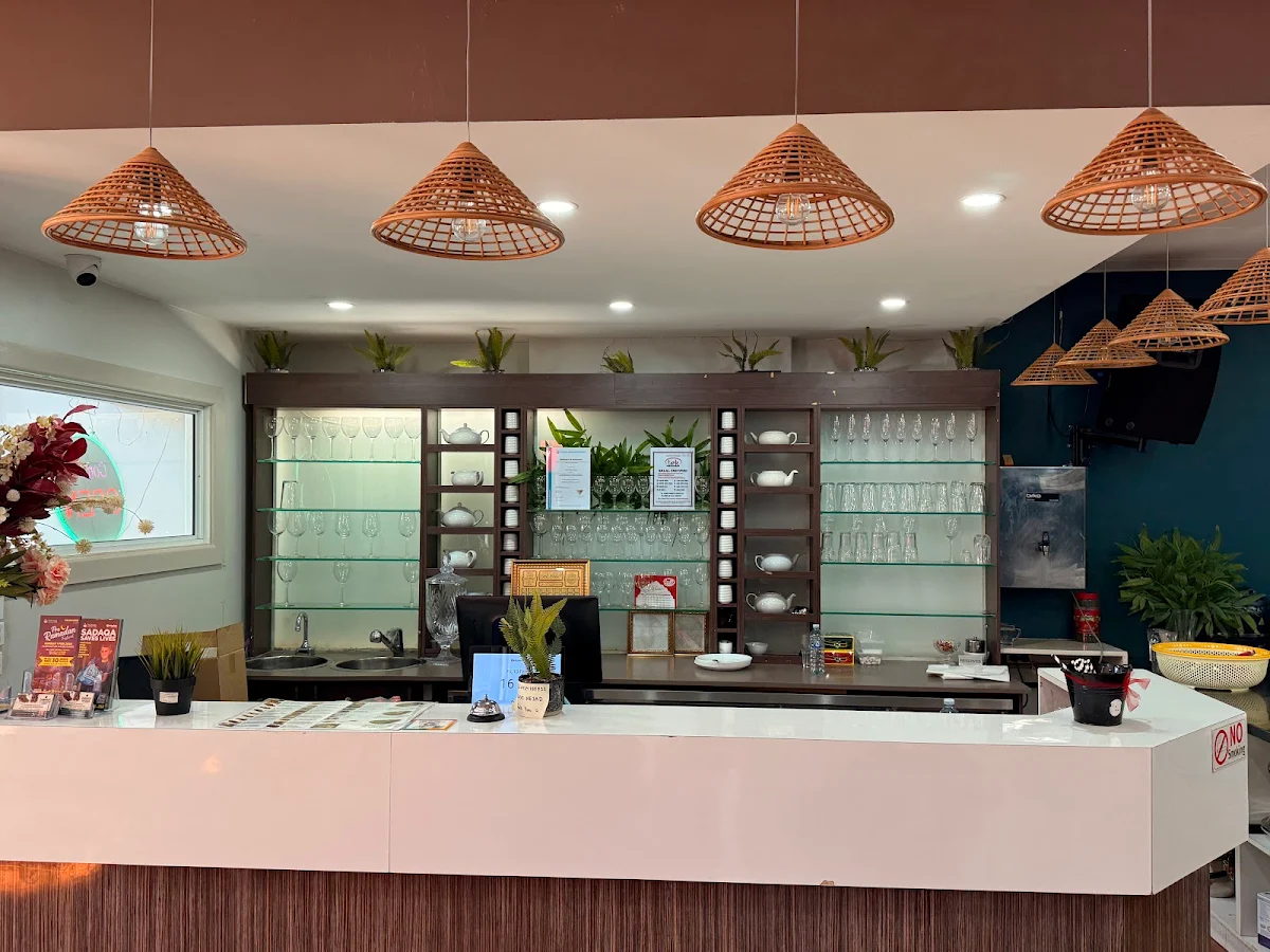 Vibe, Afghan zamarut restaurant