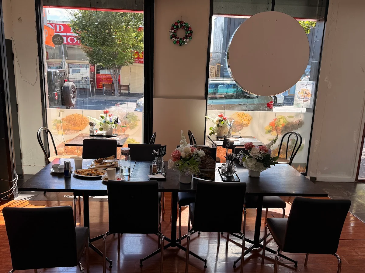 Vibe, Afghan zamarut restaurant