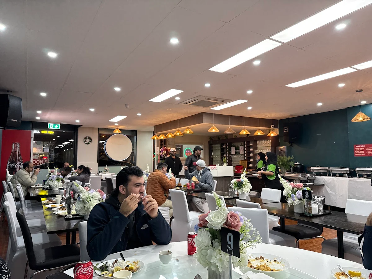 Vibe, Afghan zamarut restaurant