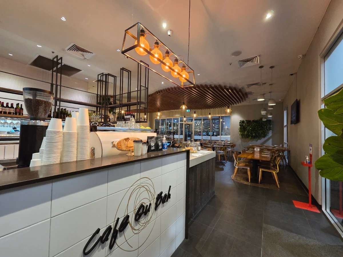 Vibe, Cafe Qu Bah