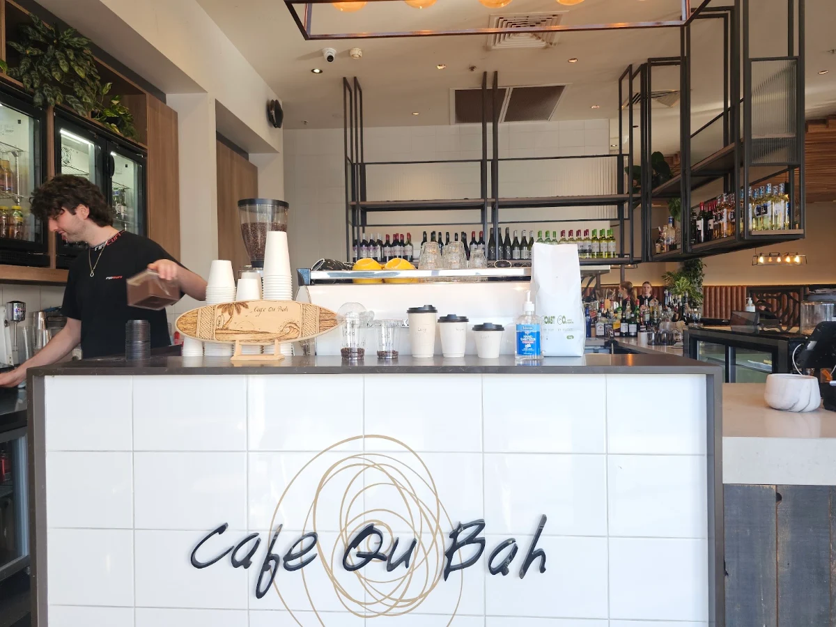Vibe, Cafe Qu Bah