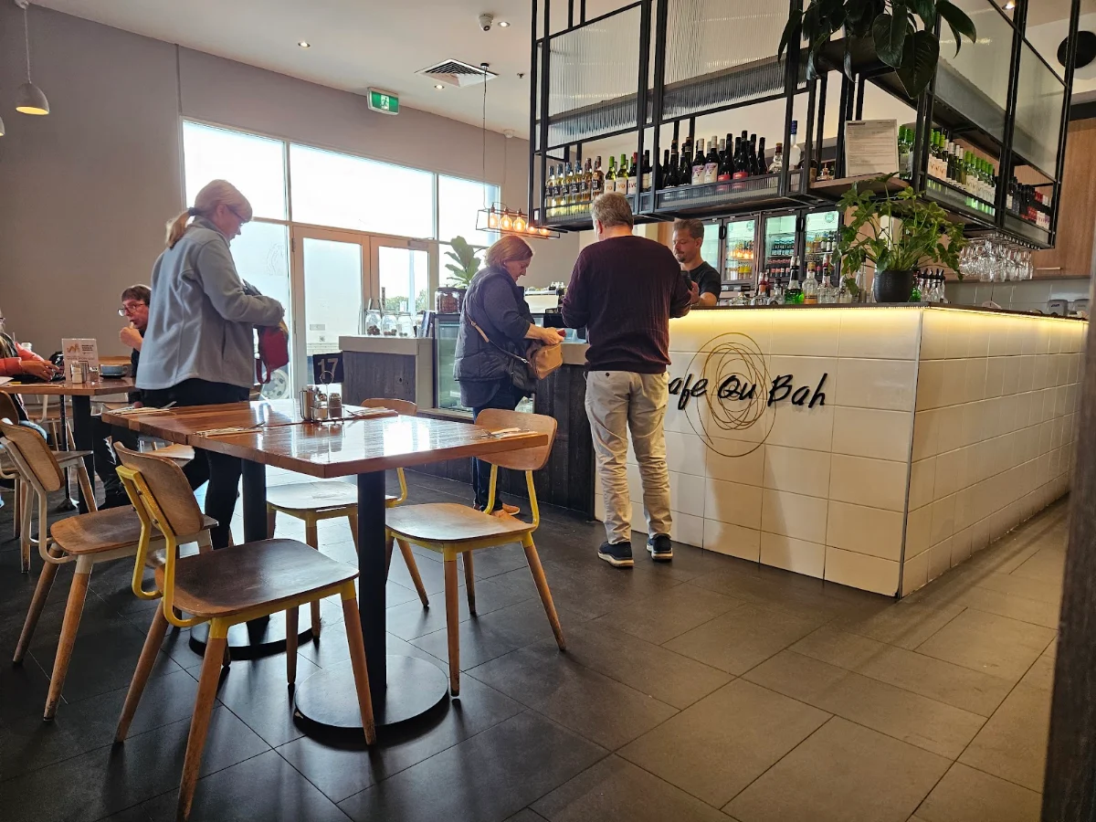 Vibe, Cafe Qu Bah