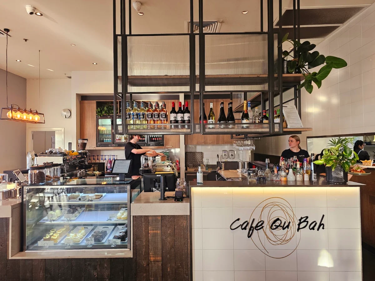Vibe, Cafe Qu Bah