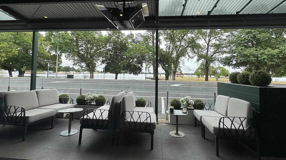 Vibe, The Lake View Hotel