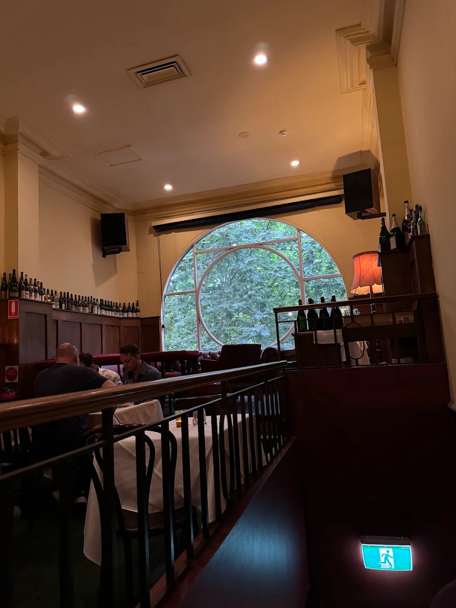 Vibe, Kafeneion "emeis & emeis" Melbourne