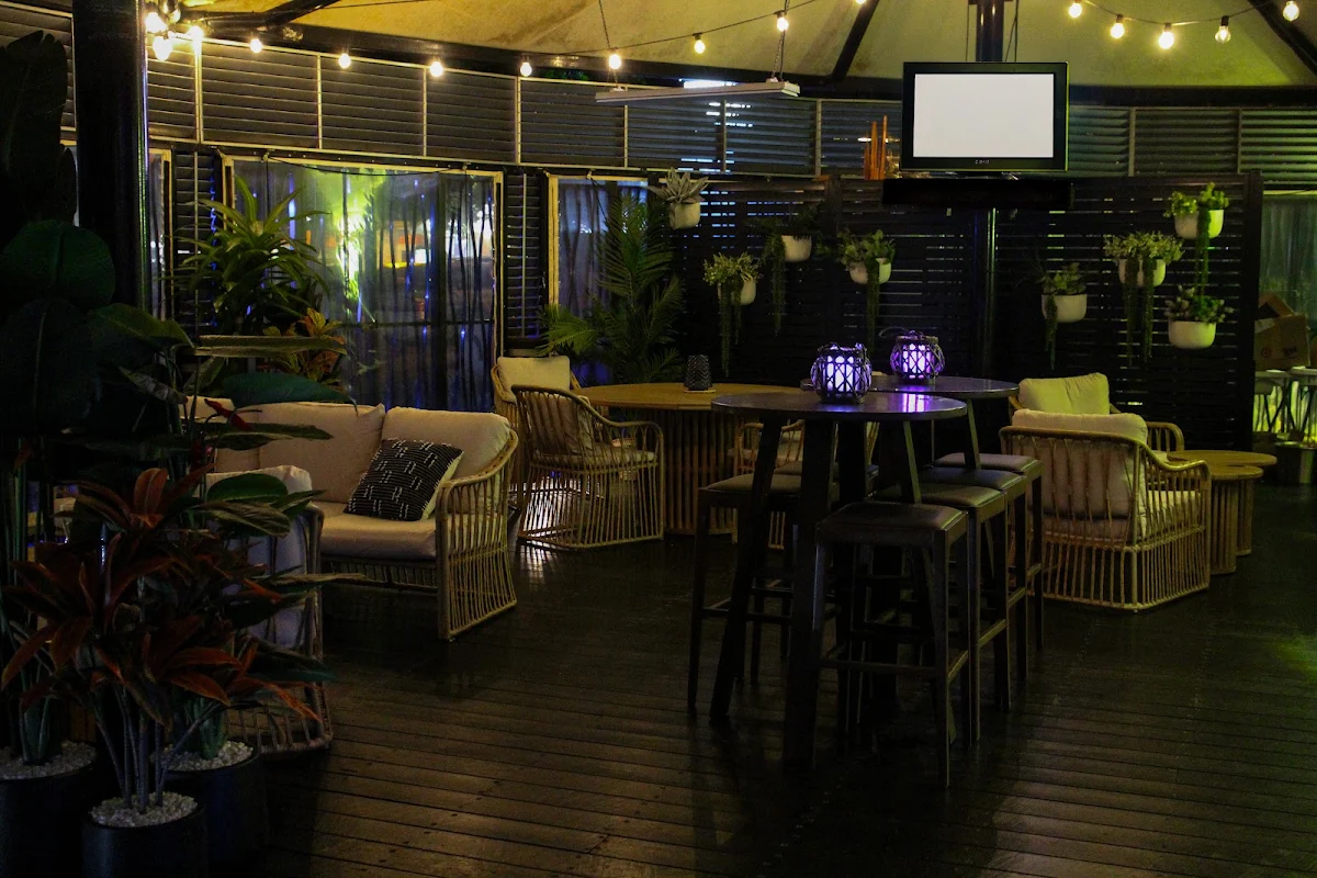 Vibe, Kacy’s Restaurant
