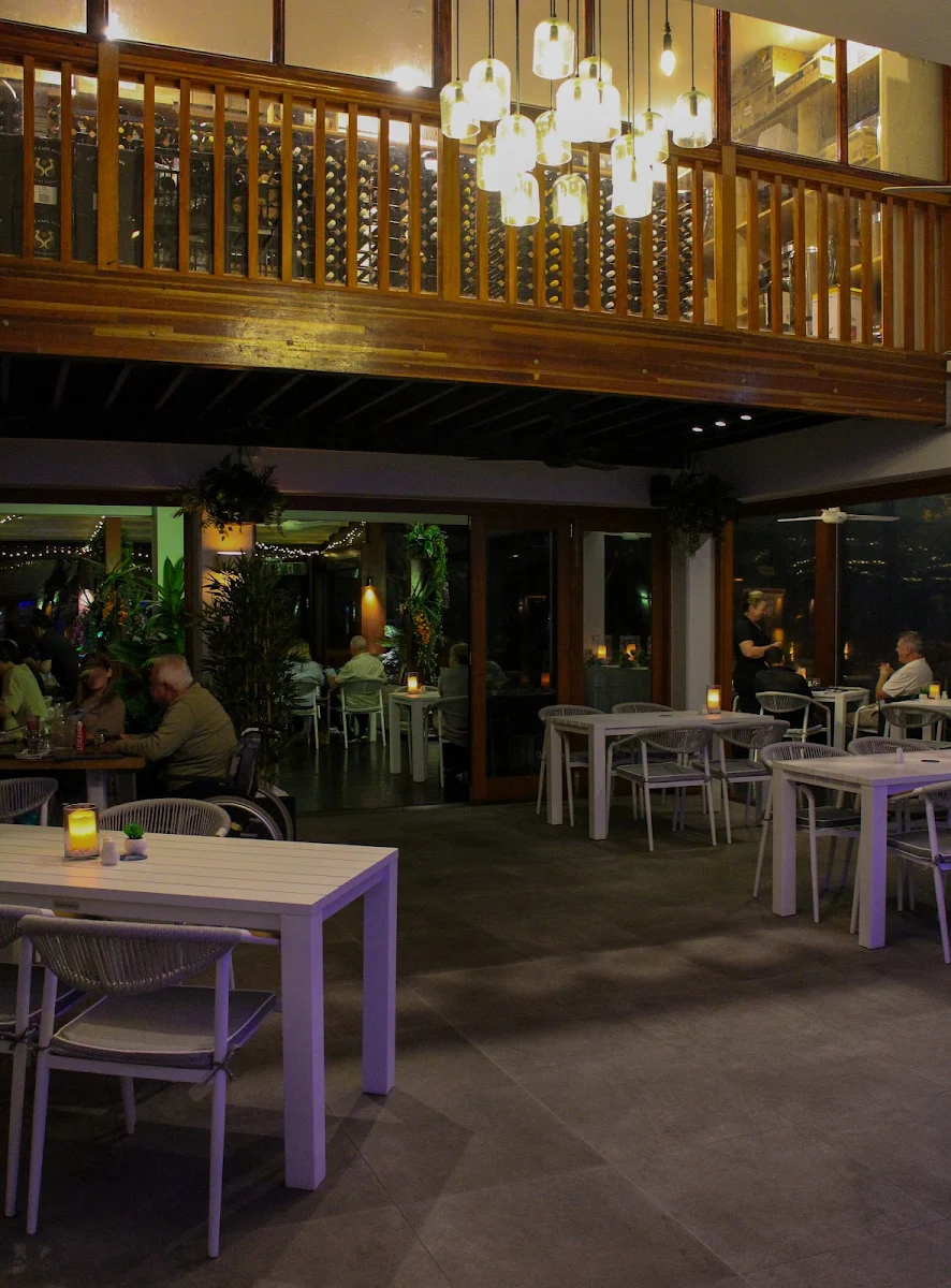 Vibe, Kacy’s Restaurant