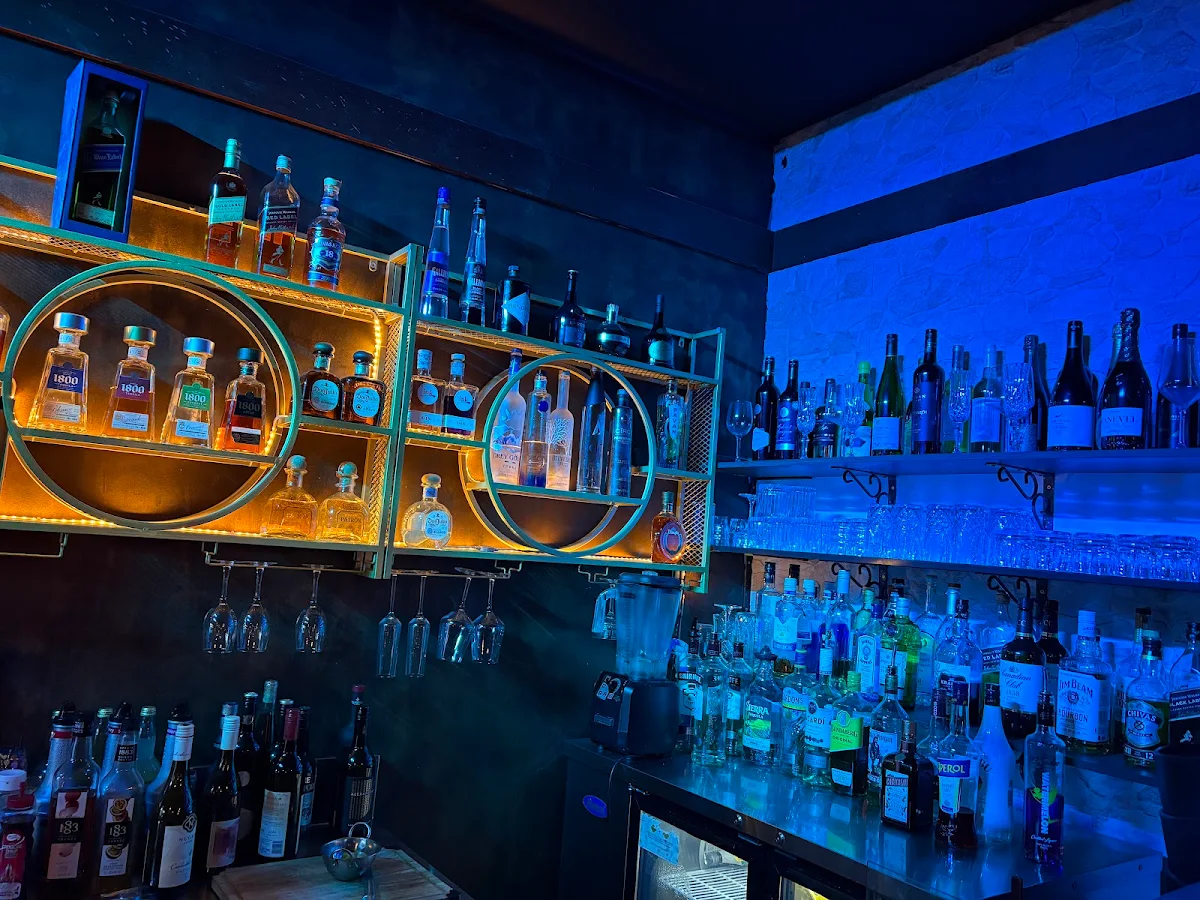 Vibe, La Fira restaurant