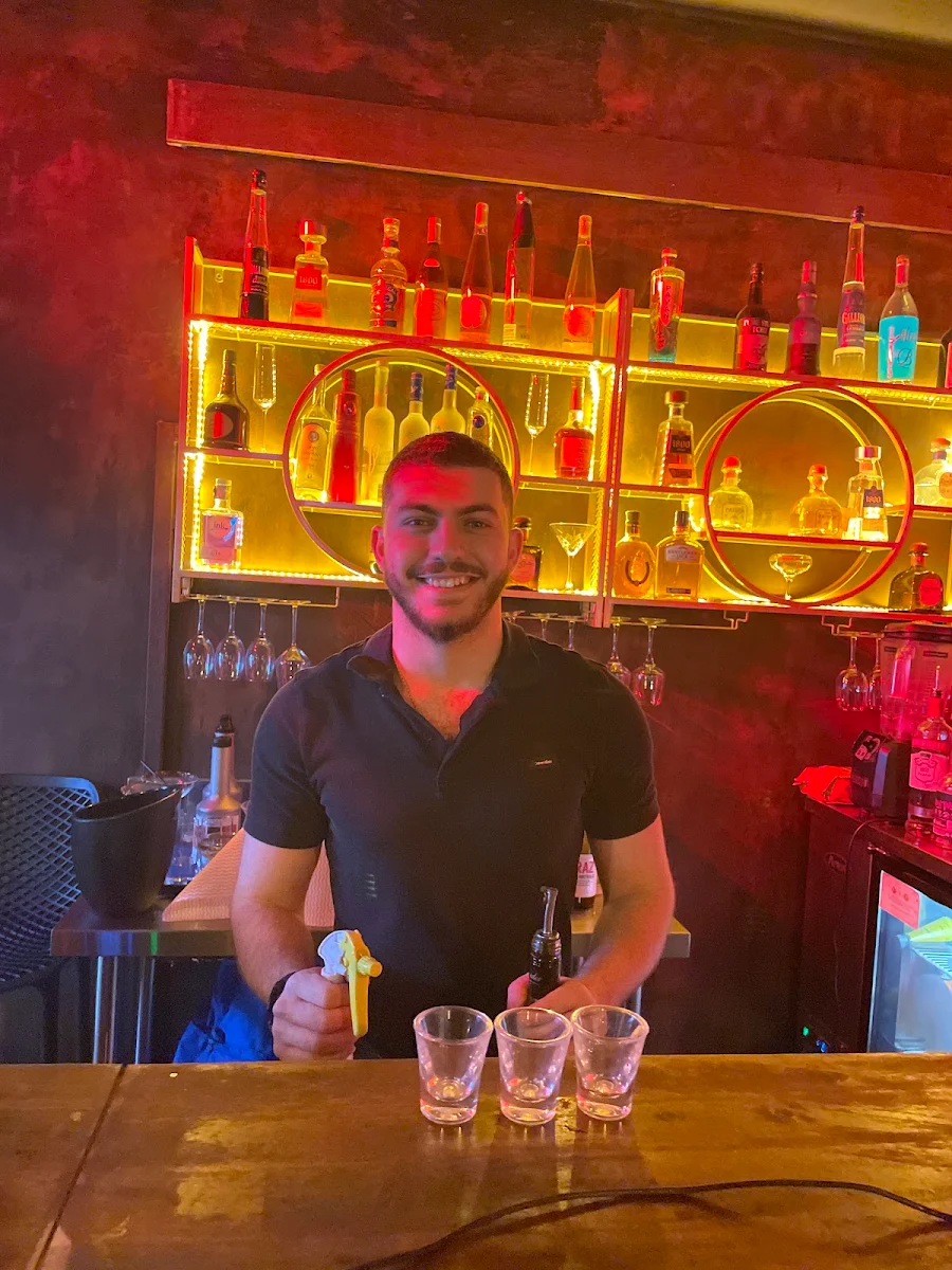 Vibe, La Fira restaurant