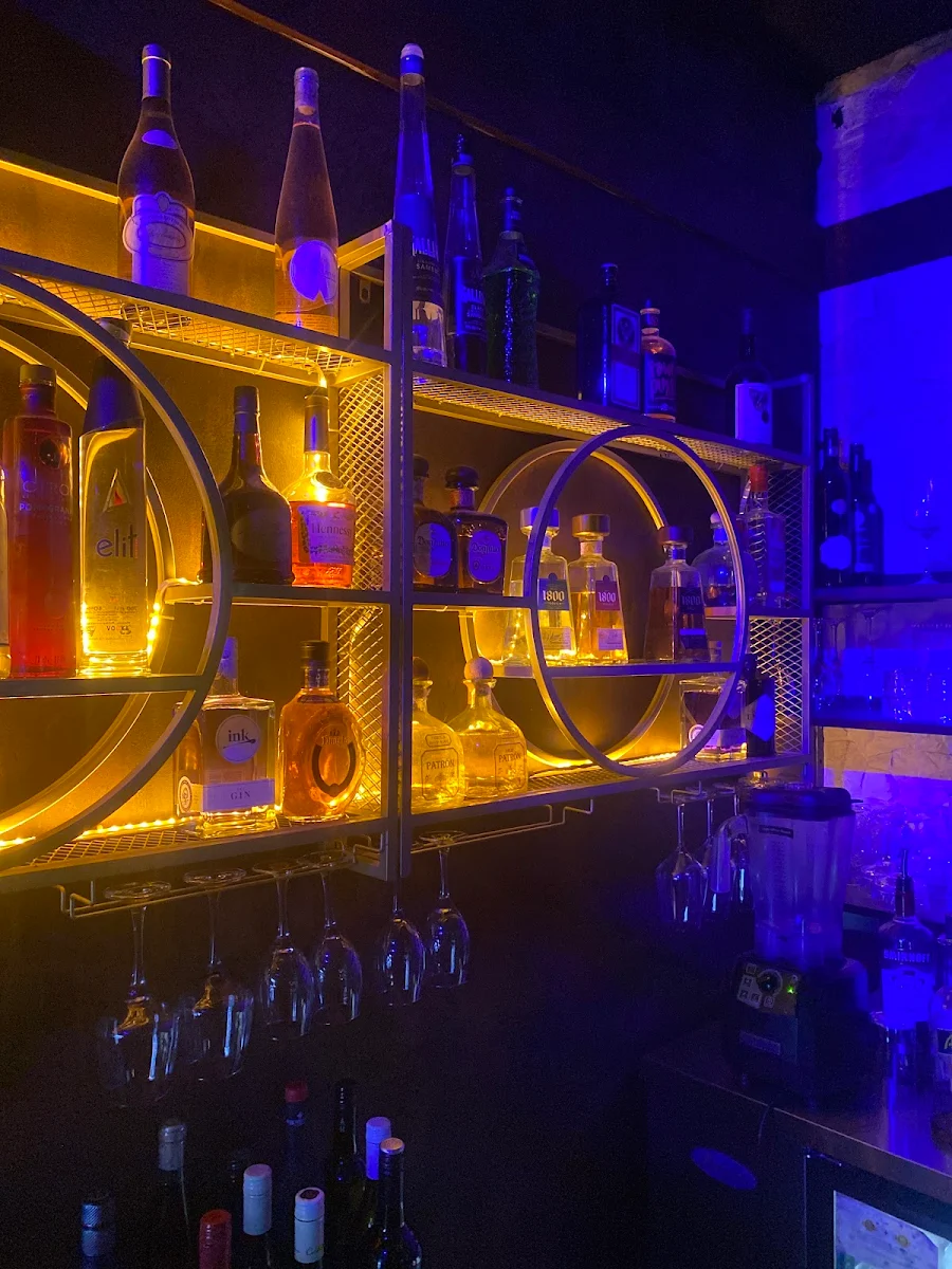 Vibe, La Fira restaurant