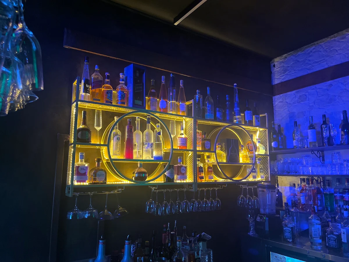 Vibe, La Fira restaurant