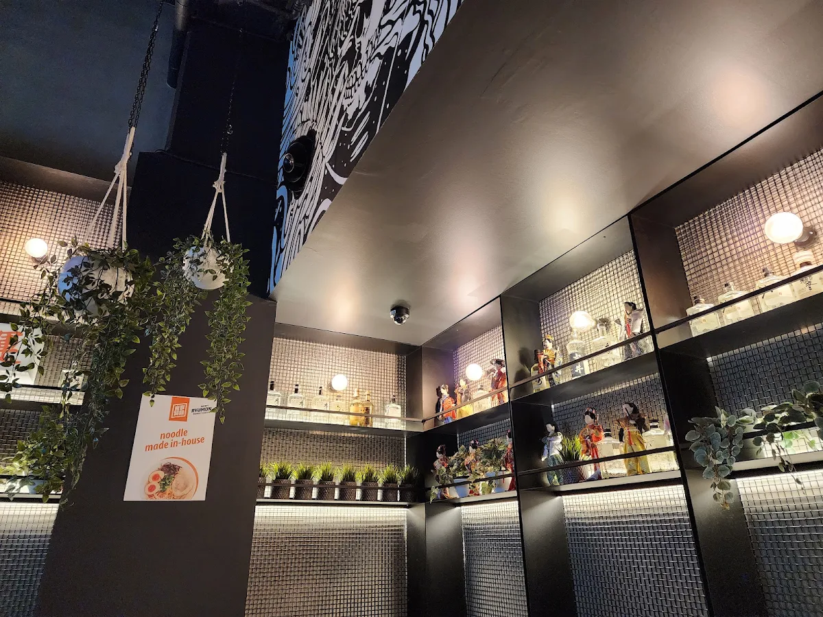 Vibe, Ryumon Japanese Kitchen & Bar