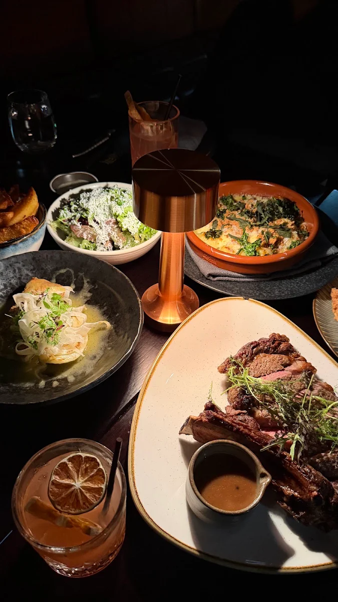 Food & drink, Astra Bar & Restaurant