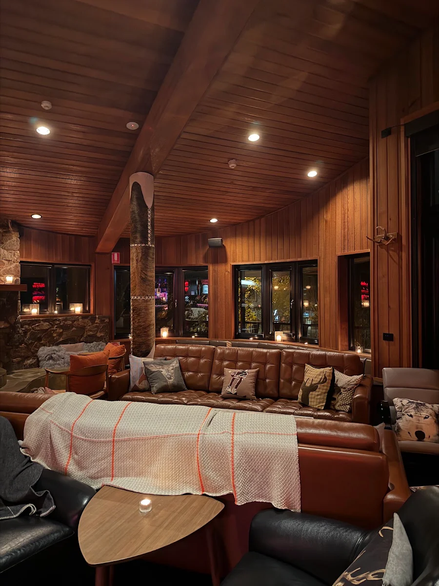 Vibe, Astra Bar & Restaurant