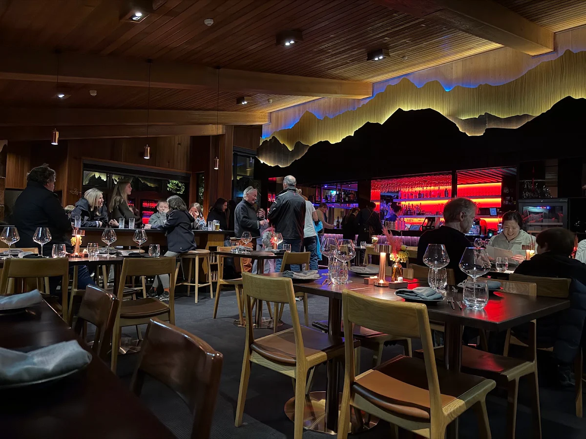 Vibe, Astra Bar & Restaurant