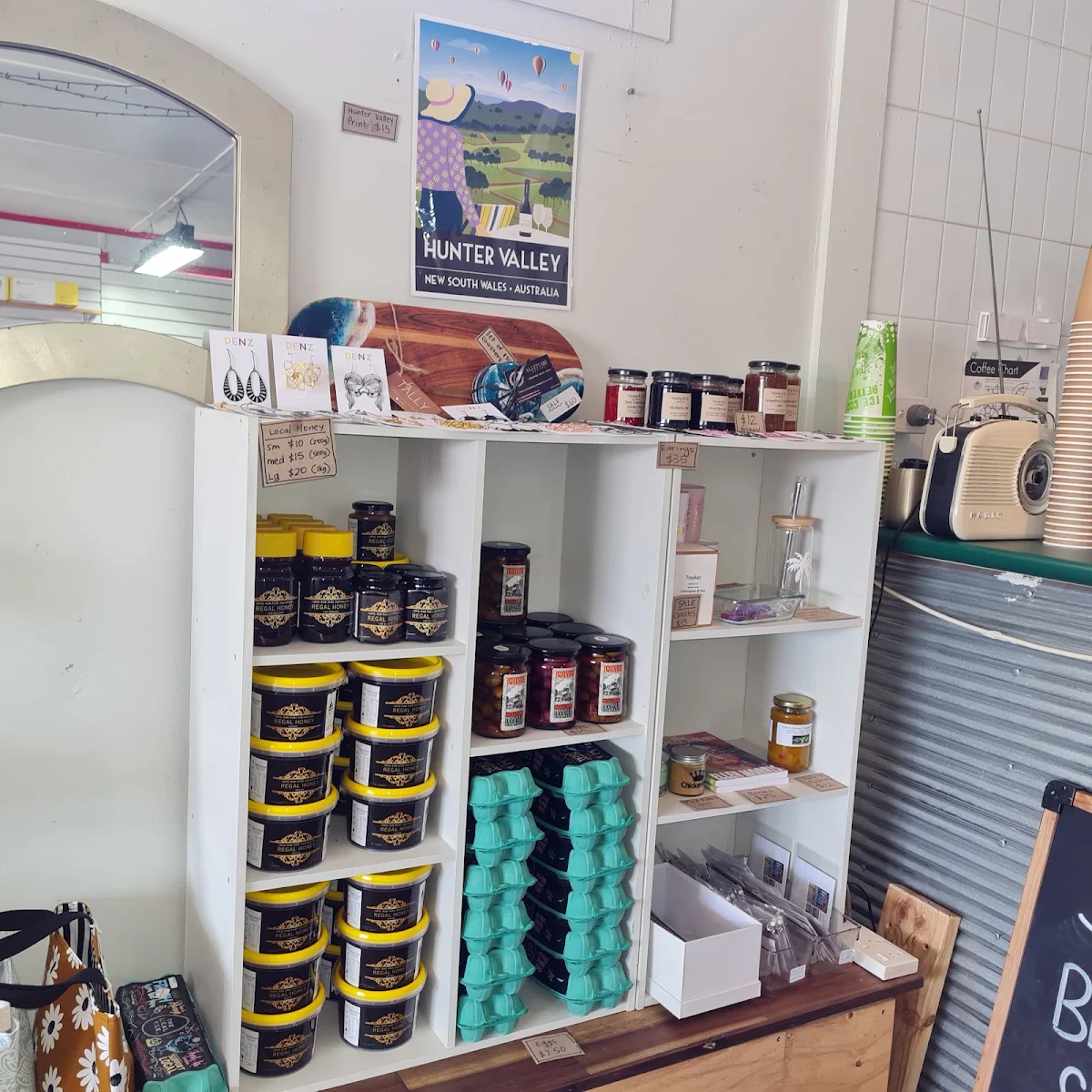 Vibe, Marks Point Post Office & Cafe
