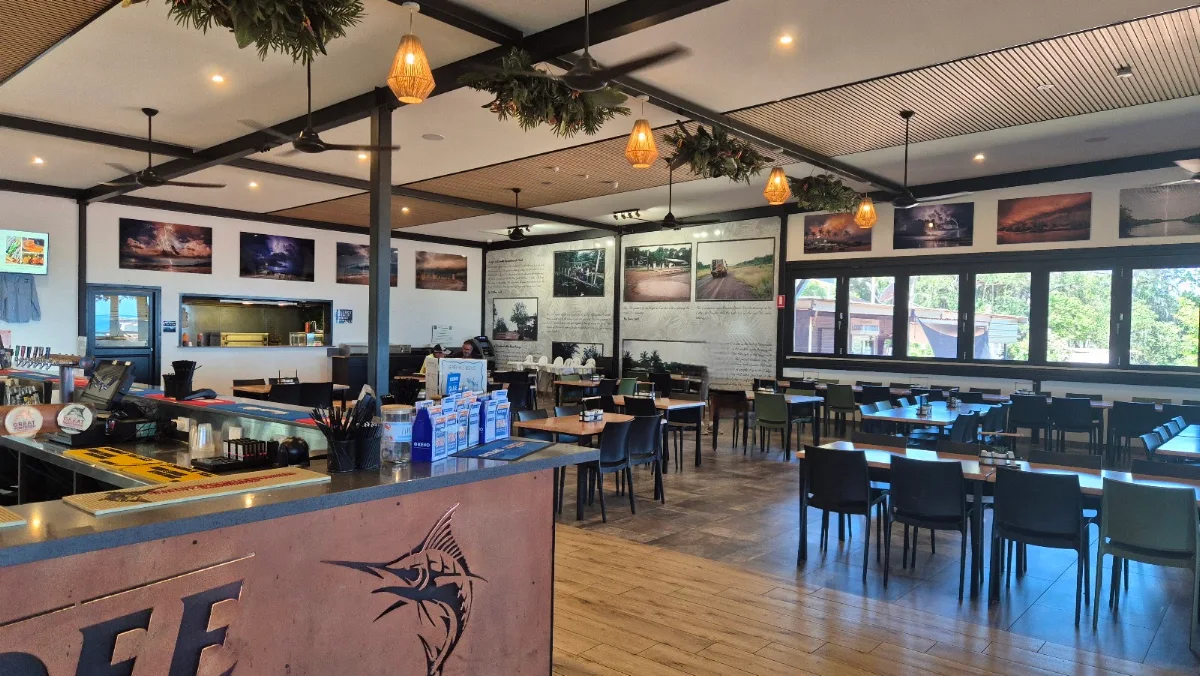 Vibe, Dundee Beach Tavern
