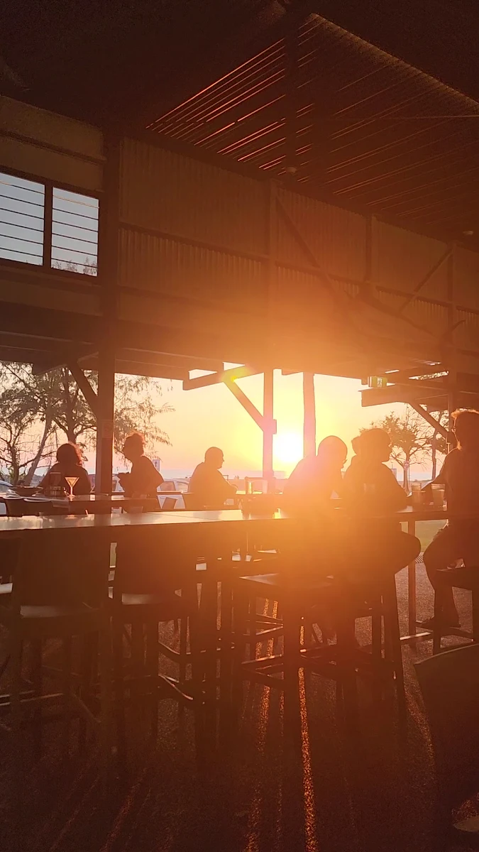 Vibe, Dundee Beach Tavern