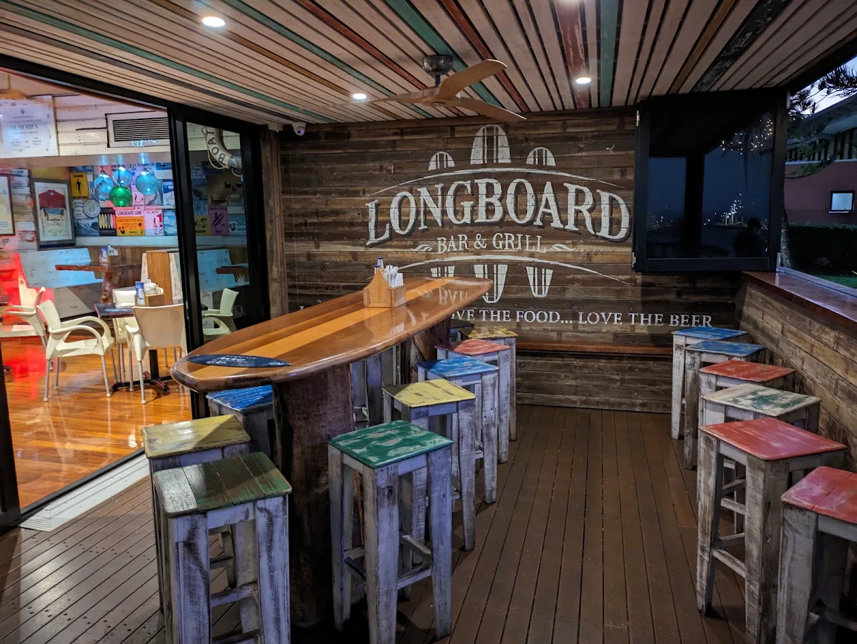 Vibe, Longboard Bar & Grill
