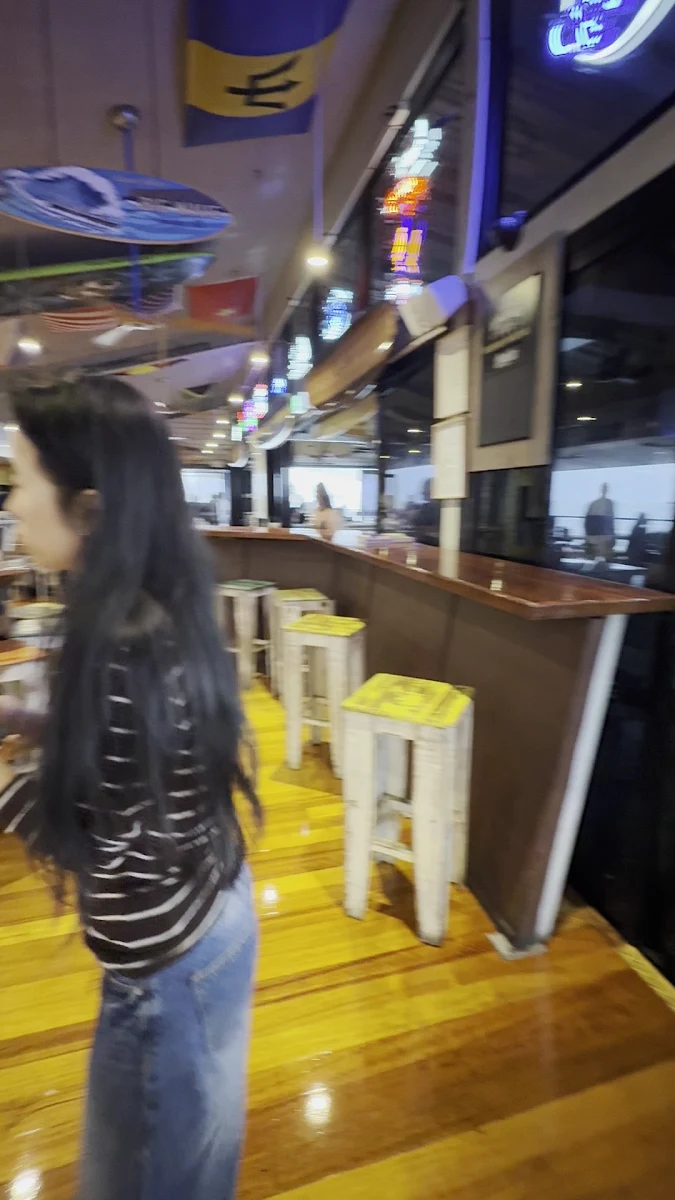 Vibe, Longboard Bar & Grill