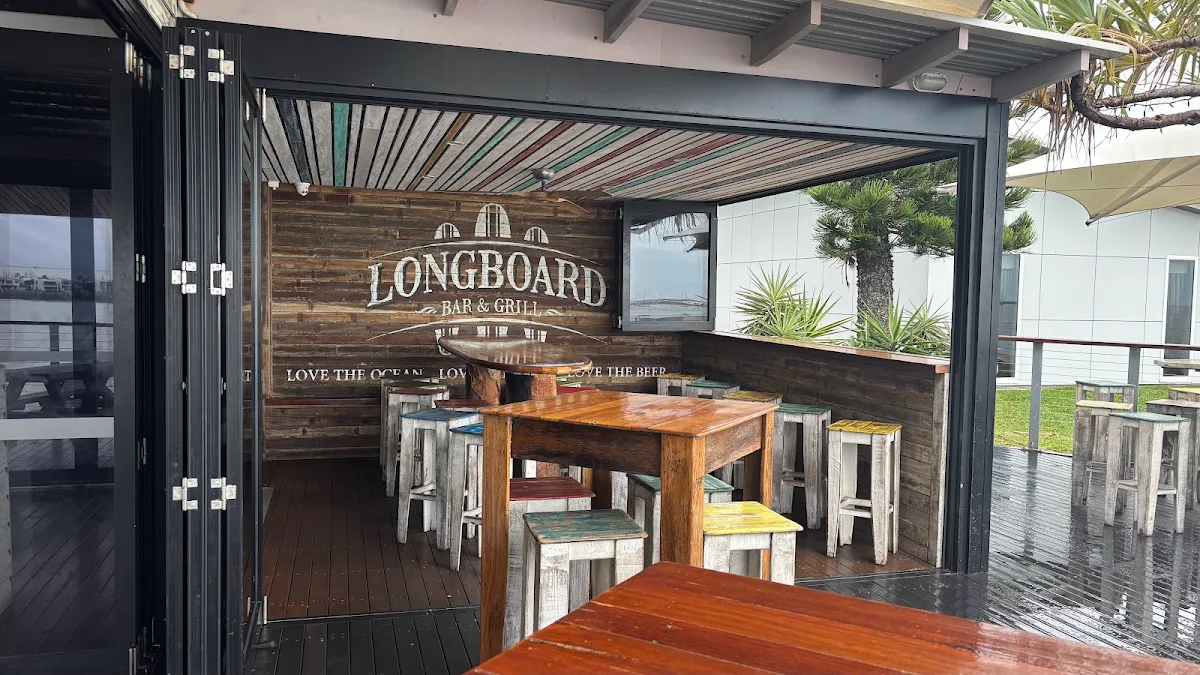 Vibe, Longboard Bar & Grill