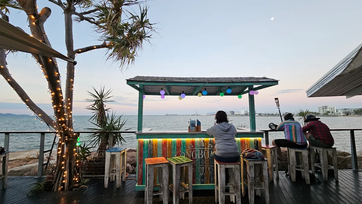 Vibe, Longboard Bar & Grill