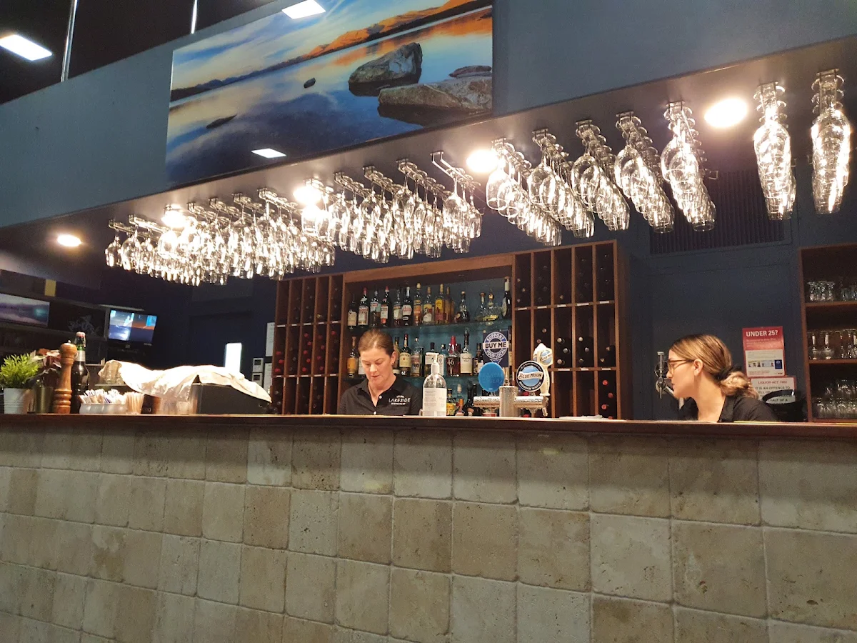 Vibe, Lakeside Restaurant