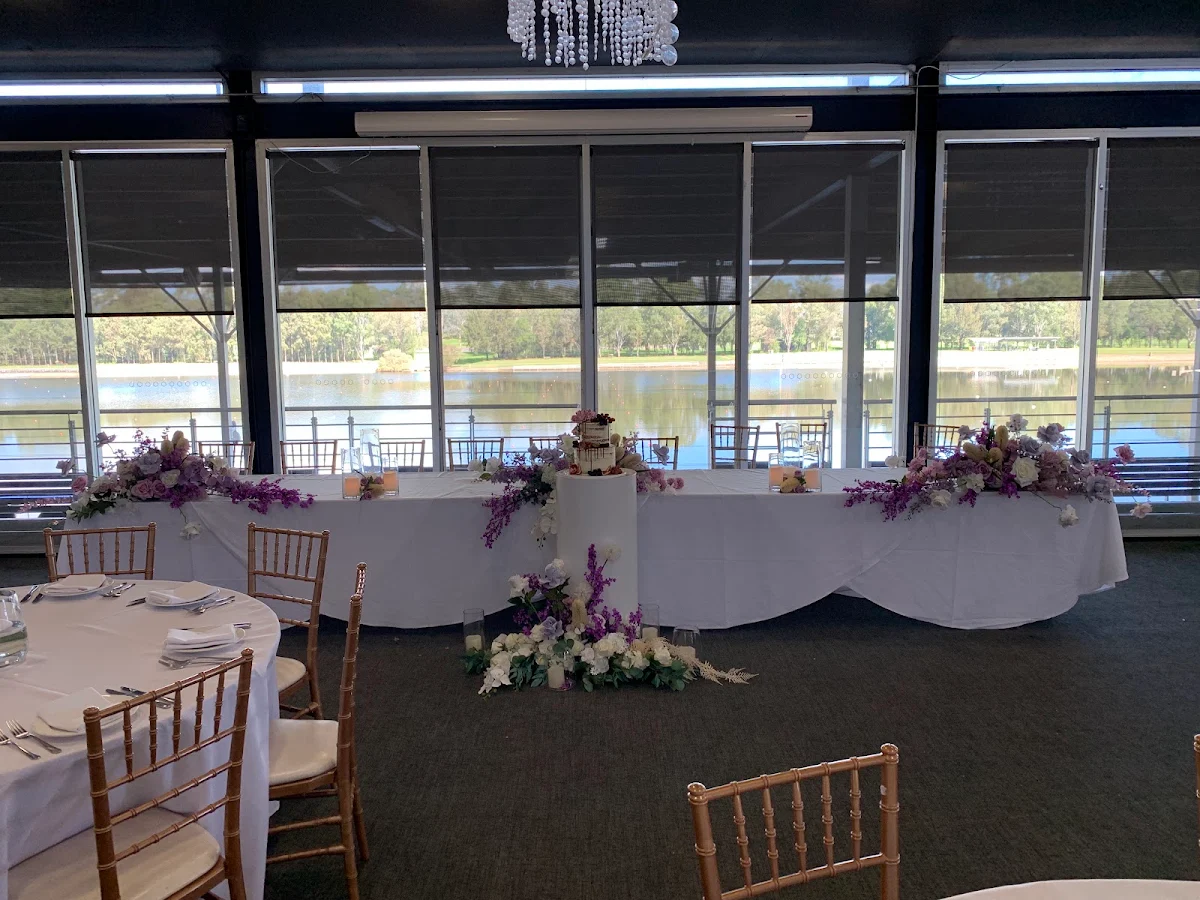 Vibe, Lakeside Restaurant
