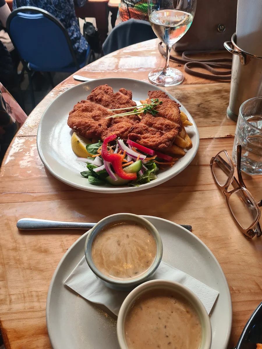 Food & drink, Pony@Moana