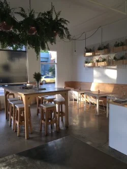 Vibe, Somerset Cafe
