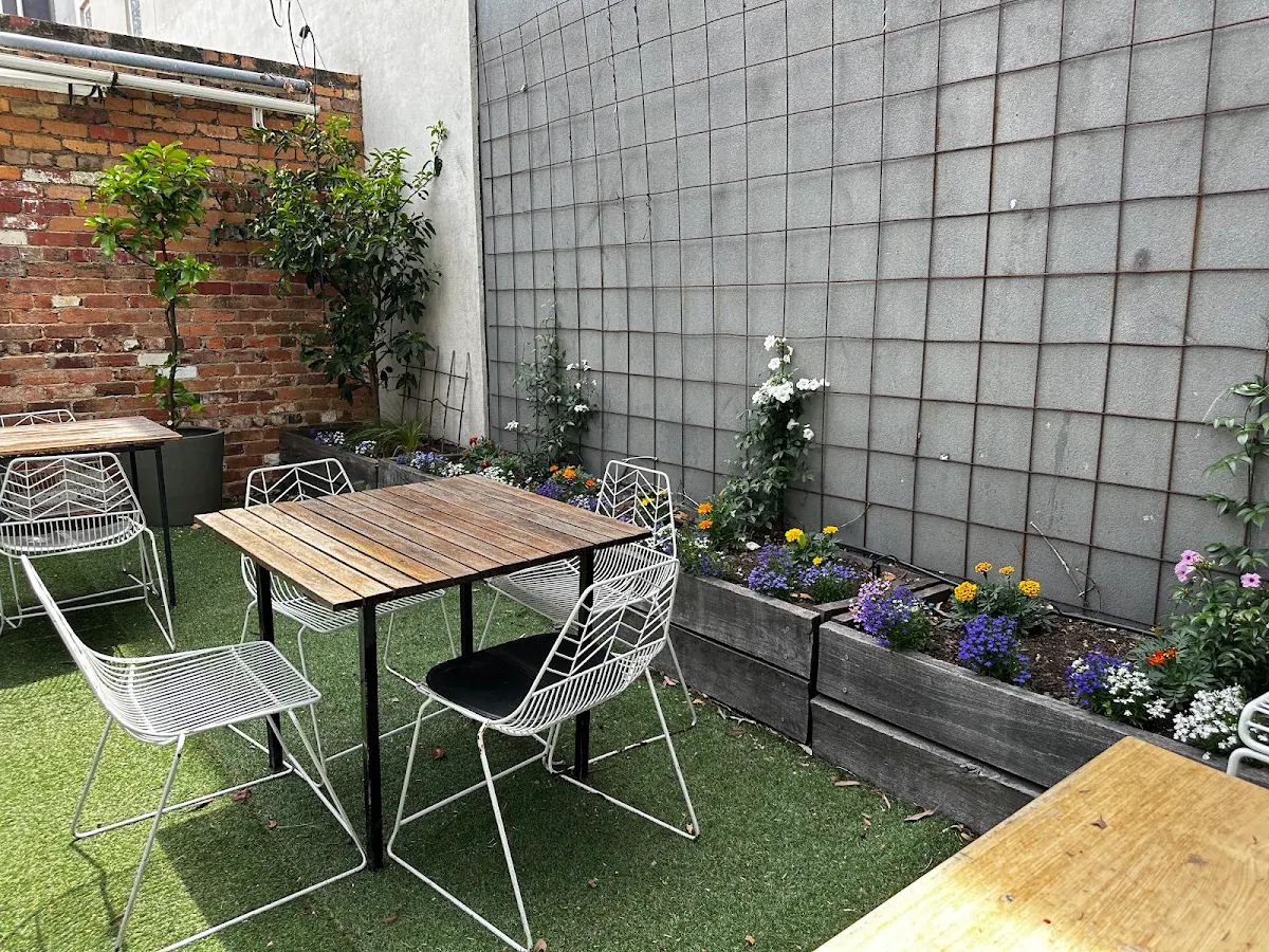 Vibe, Somerset Cafe