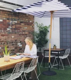 Vibe, Somerset Cafe
