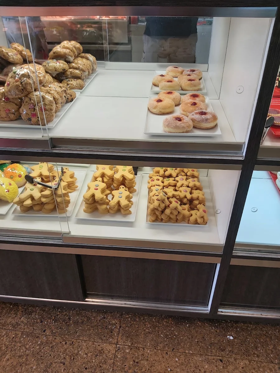 Vibe, Hoang's Bakery