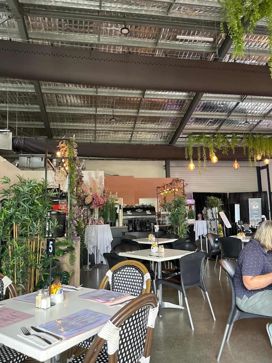 Vibe, My Oh My Cafe