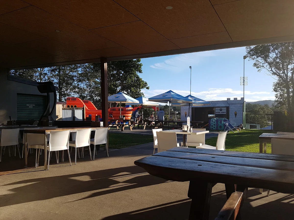 Vibe, Seaview Tavern