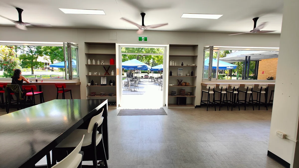 Vibe, Walkway Cafe