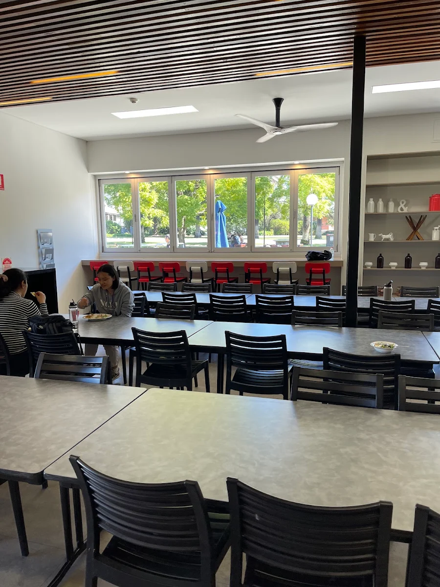 Vibe, Walkway Cafe