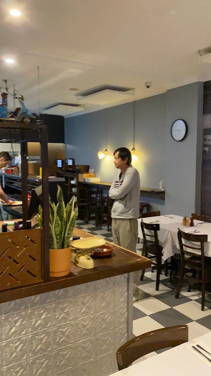 Vibe, Motorino Pizzeria