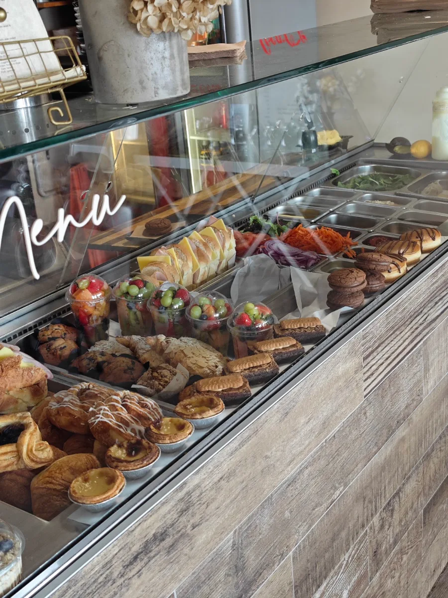 Vibe, Gemma-Lee's Cafe