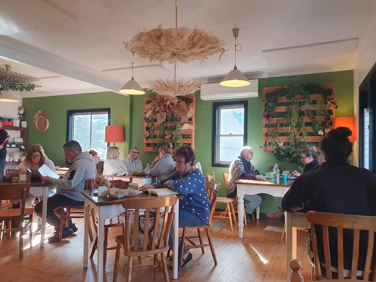 Vibe, The Treehouse Cafe