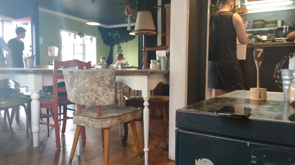 Vibe, The Treehouse Cafe
