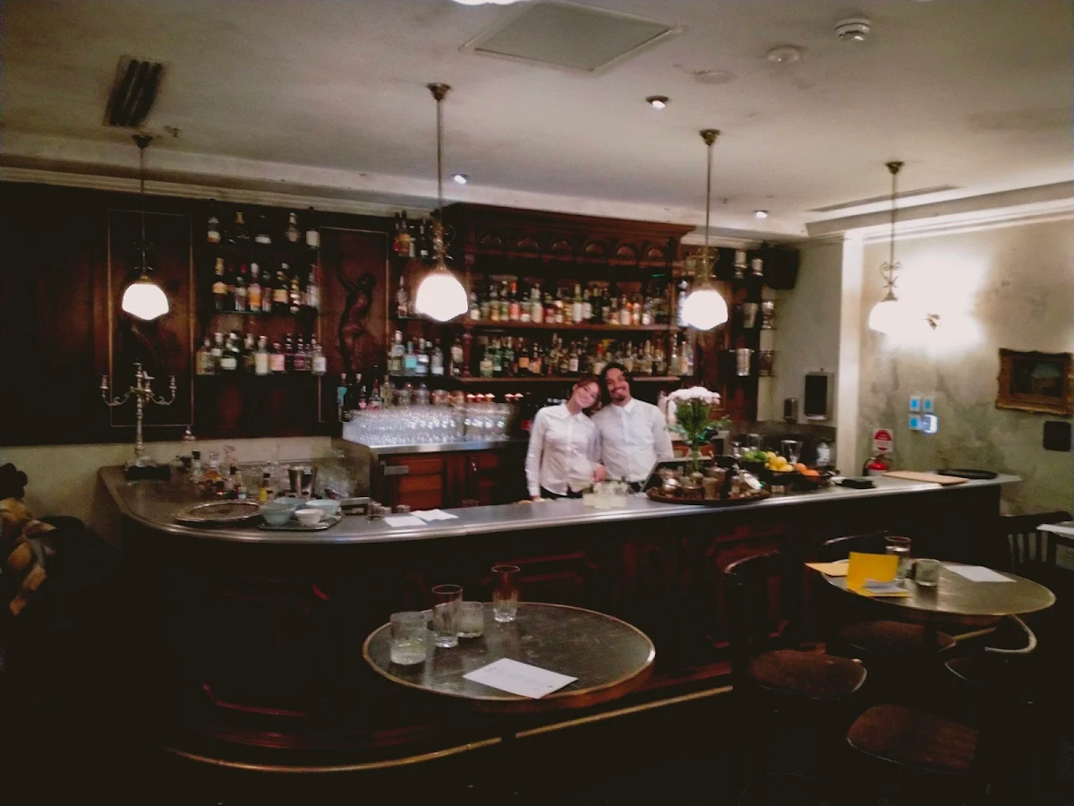 Vibe, The Ghost of Alfred Felton at Hotel Esplanade